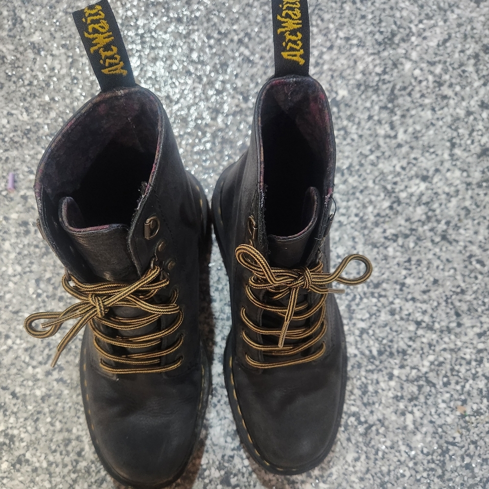 Womens size 7 dr marten
